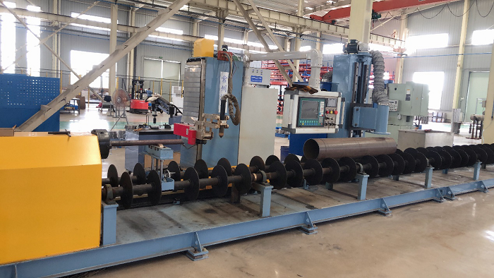 漢威換熱(rè)新引進的(de)大(dà)管徑5軸相(xiàng)貫線切割機到(dào)貨